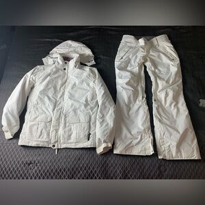 Betty Rides Ski Snowboard Set Jacket Pants White